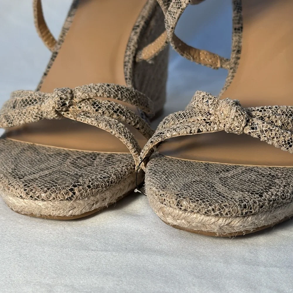 NWT Express black/tan snake print wedge sandals. Size 9. Fabric uppers.